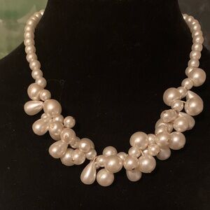 Elegant Pearl Cluster Necklace
